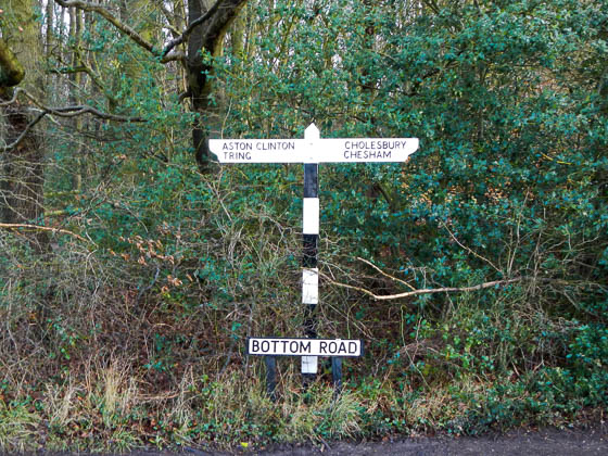 Quaint fingerboard near the top of Bottom Road